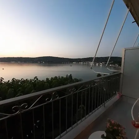 Irida'S Sea Front Apartment With Astonishing View Theologos  Exterior photo